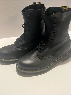 Dr. Martens 1490 Virginia black leather 10-eye boots Size W7